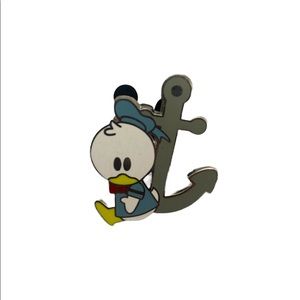 Baby Donald Duck pin